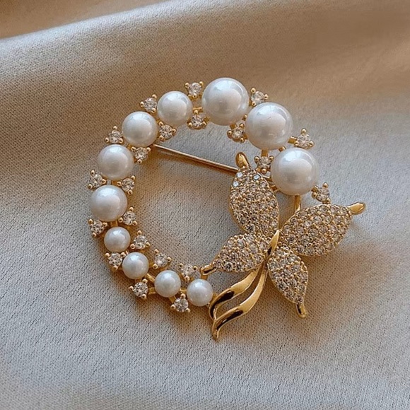 Gold plated Hollow Pearl Butterfly Brooch - Picture 1 of 4